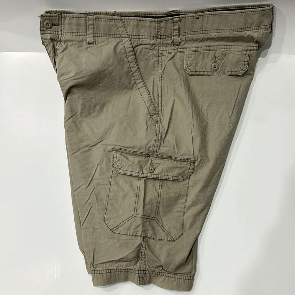 Wear First Men’s cargo shorts Size 40